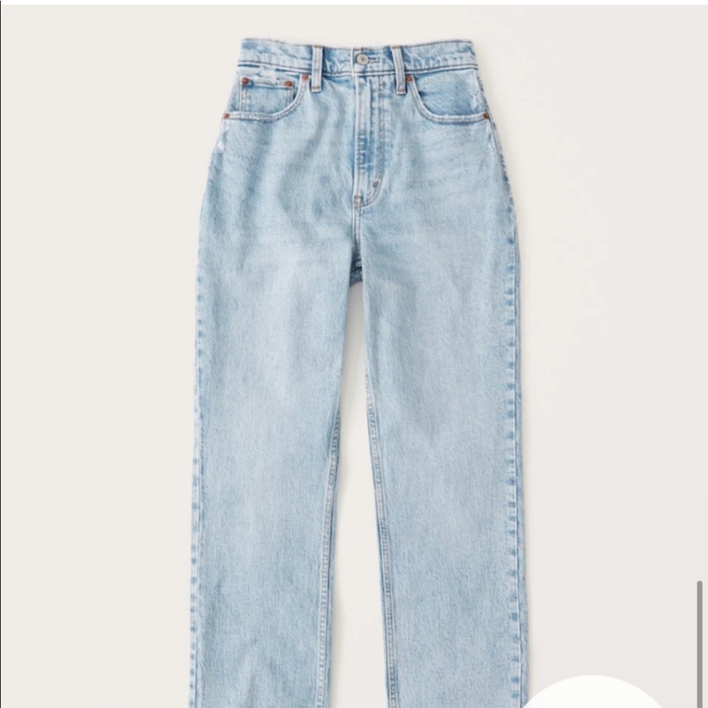 Abercrombie CURVE LOVE 90s Ultra High Rise Straight
Jeans